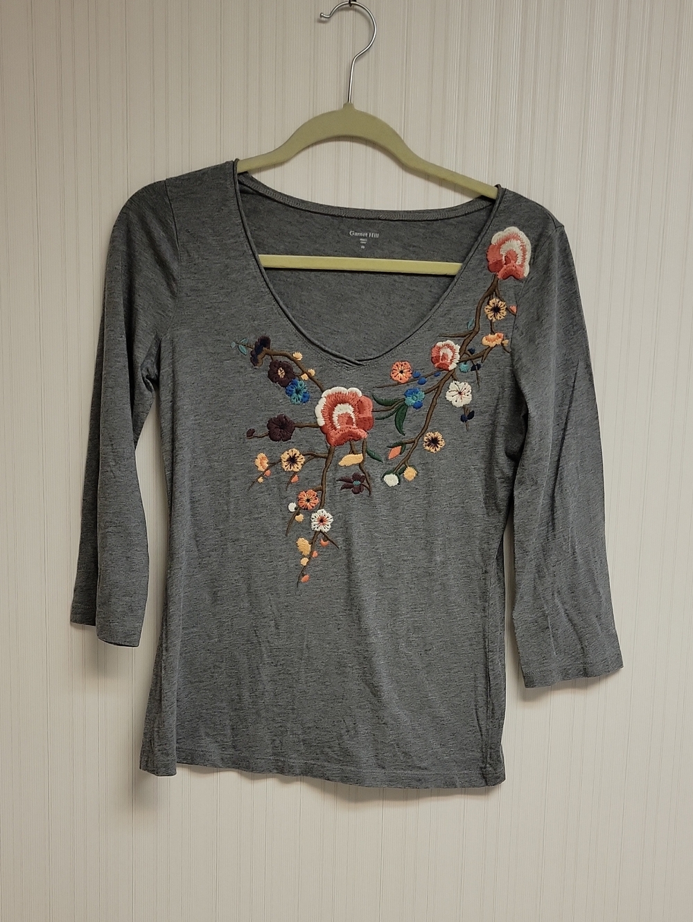 Garnet Hill Gray Embroidered V-Neck Women's Top XS Casual Fall